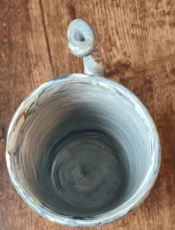 Mug en céramique artisanale signé décor marbré, pièce unique