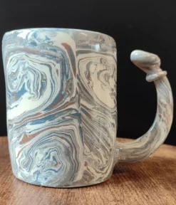 Mug en céramique artisanale signé décor marbré, pièce unique