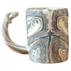 Mug en céramique artisanale signé décor marbré, pièce unique