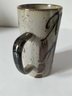 Mug en grès émaillé décor libre, travail de potier vintage