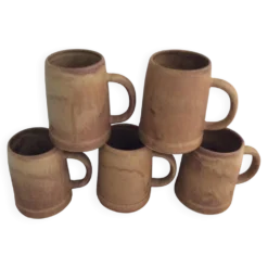 5 mugs en grès