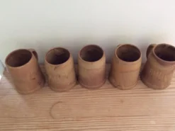 5 mugs en grès