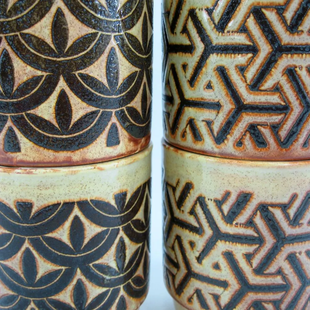 5 mugs en grès beige et fauve - décor géométrique marron - made in England - vintage années 70