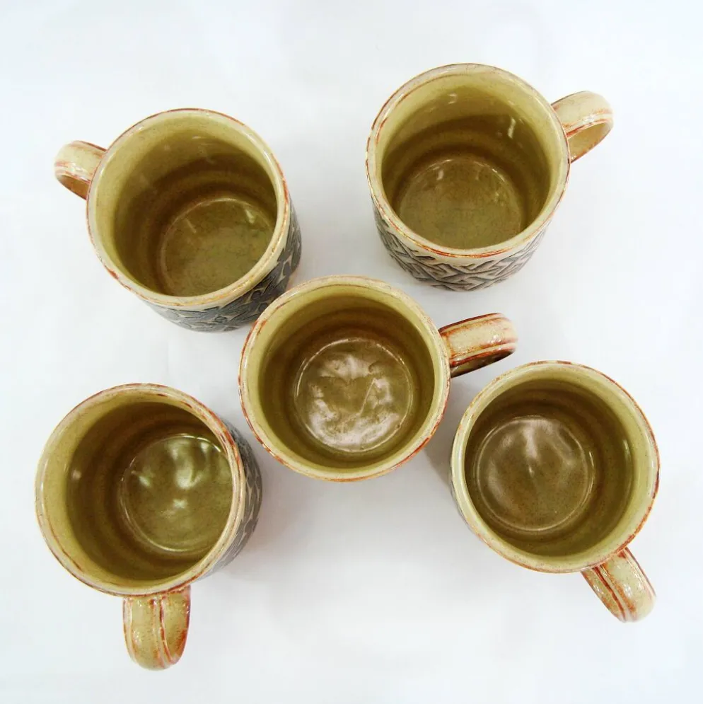 5 mugs en grès beige et fauve - décor géométrique marron - made in England - vintage années 70