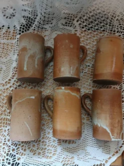 6 mugs / tasses / chopes en grès