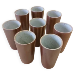 8 mugs/ tasses en grès vernisse
