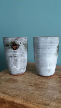 Mugs tasses vases signés Atch, Chantal et Thierry Robert, années 70