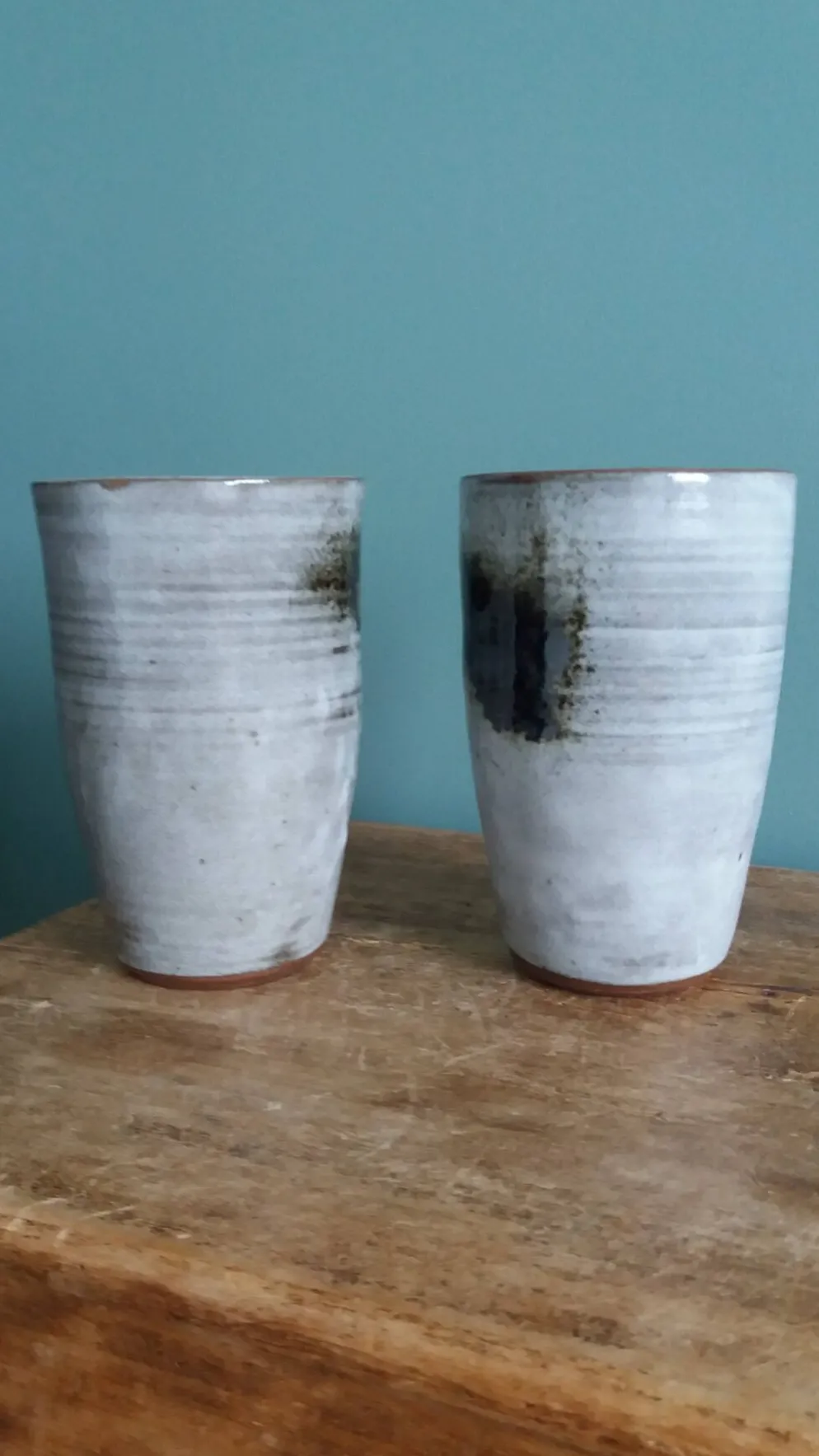 Mugs tasses vases signés Atch, Chantal et Thierry Robert, années 70