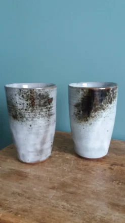 Mugs tasses vases signés Atch, Chantal et Thierry Robert, années 70