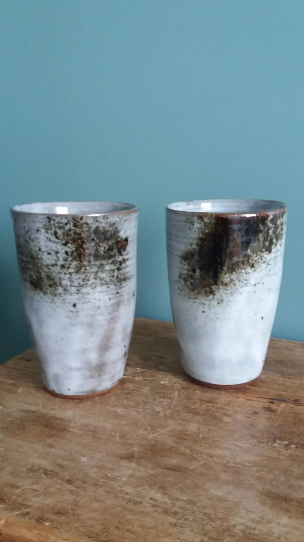 Mugs tasses vases signés Atch, Chantal et Thierry Robert, années 70