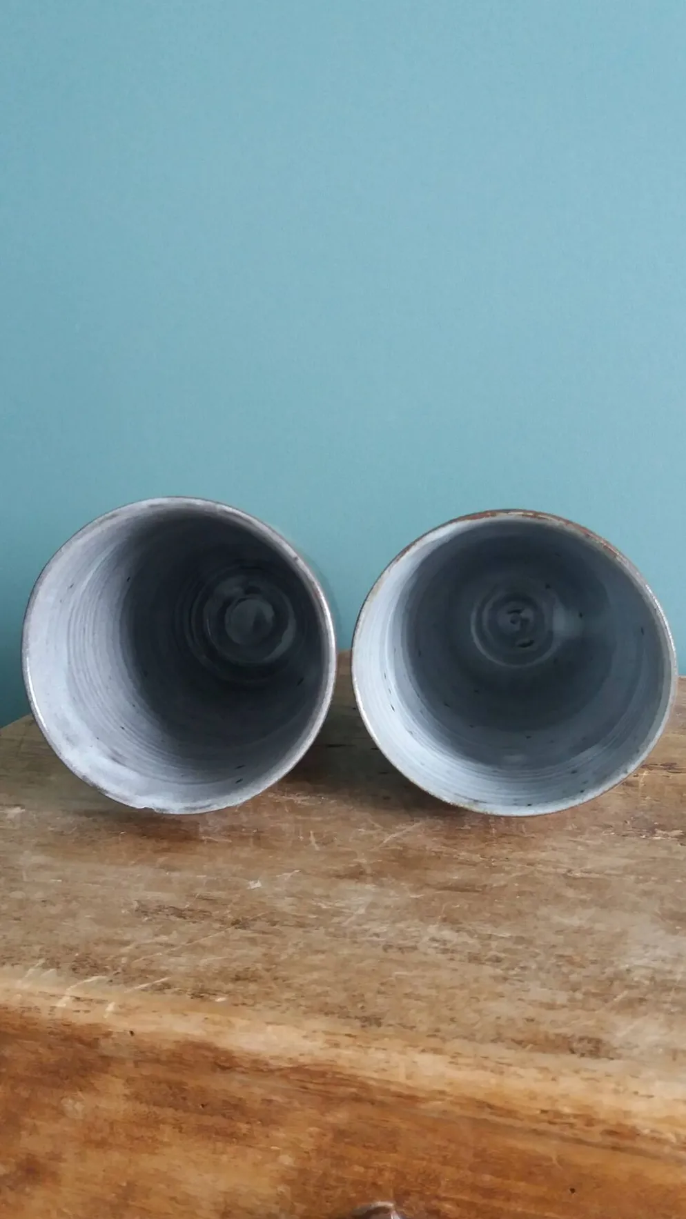 Mugs tasses vases signés Atch, Chantal et Thierry Robert, années 70