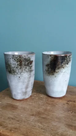 Mugs tasses vases signés Atch, Chantal et Thierry Robert, années 70