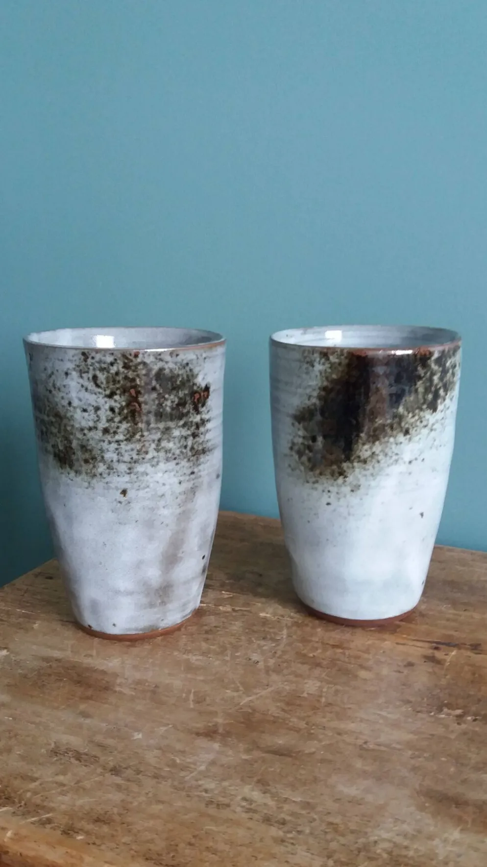 Mugs tasses vases signés Atch, Chantal et Thierry Robert, années 70