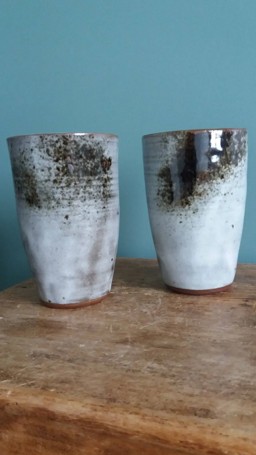 Mugs tasses vases signés Atch, Chantal et Thierry Robert, années 70