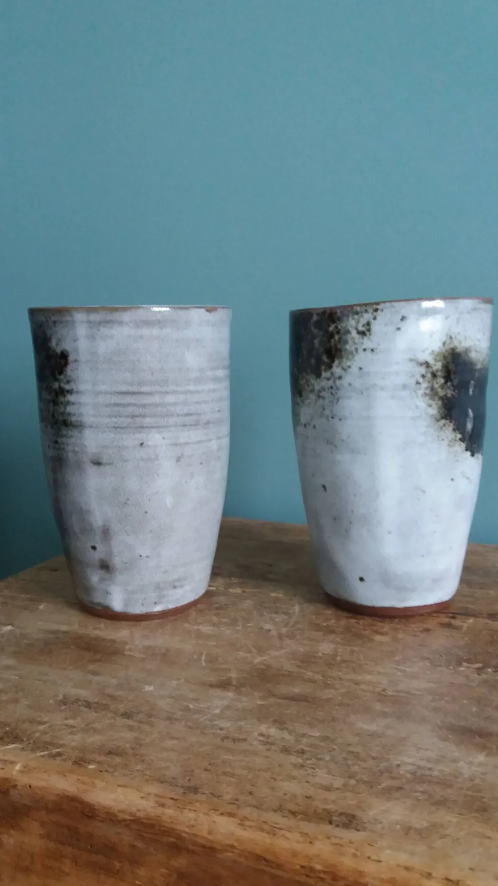 Mugs tasses vases signés Atch, Chantal et Thierry Robert, années 70