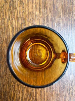8 mugs vintage Duralex en verre ambré