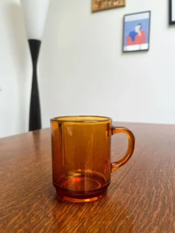 8 mugs vintage Duralex en verre ambré