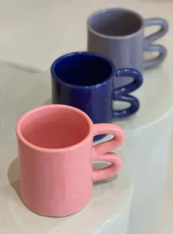 Mug tasse céramique anse vague graphique design coloré Bleu majorelle Klein