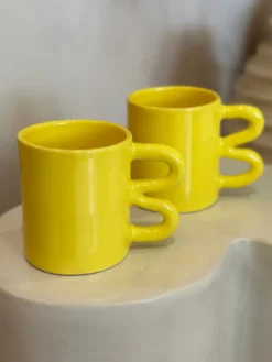 Mug tasse céramique anse vague graphique design coloré jaune citron