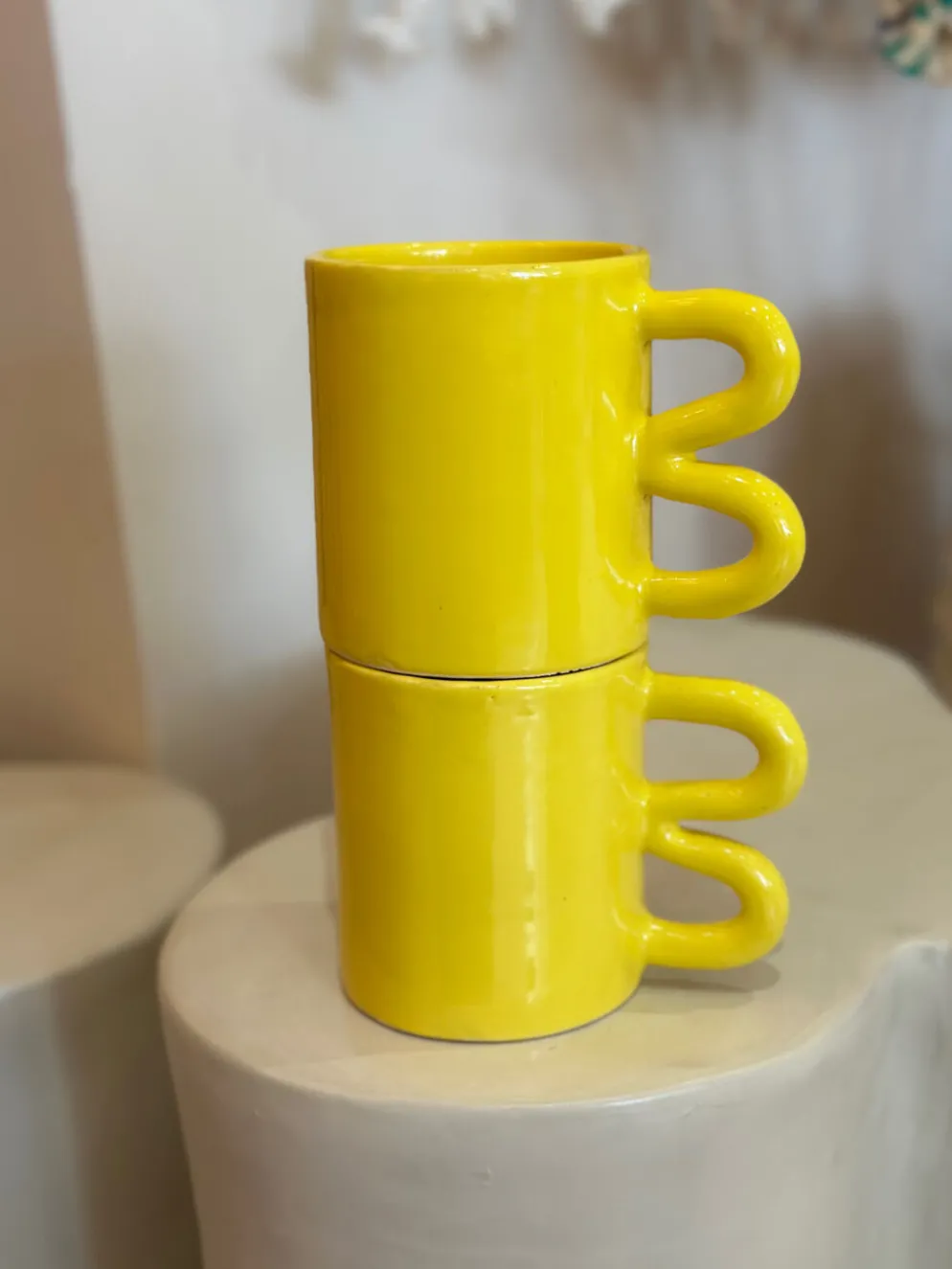 Mug tasse céramique anse vague graphique design coloré jaune citron