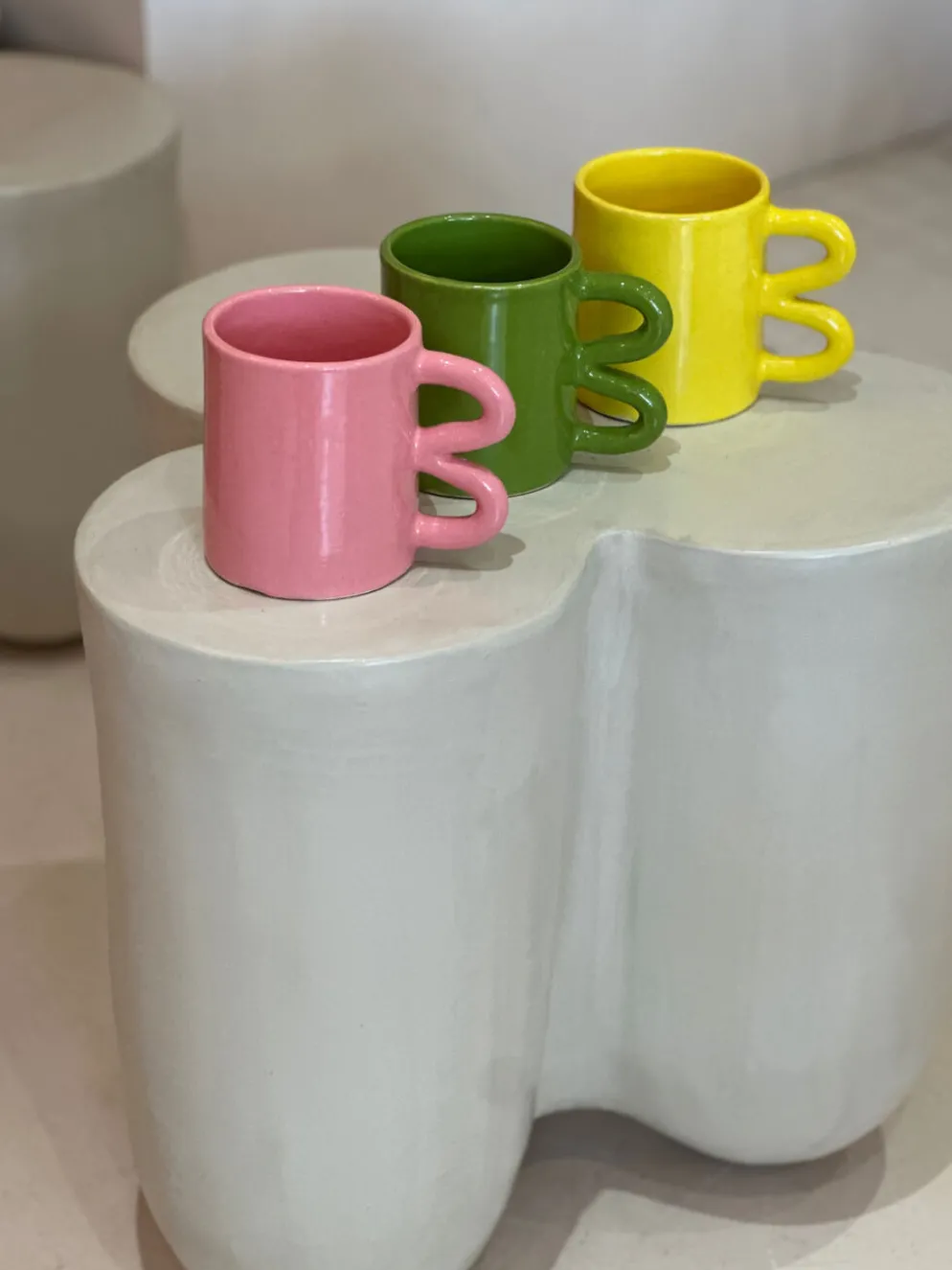 Mug tasse céramique anse vague graphique design coloré jaune citron