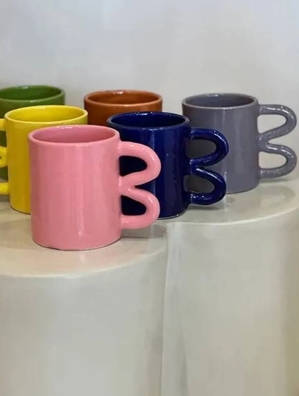 Mug tasse céramique anse vague graphique design coloré vert pomme acidulé