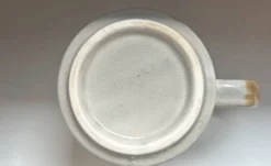 Mug / Tasse vintage en grès – Motif floral peint à la main – Style ann