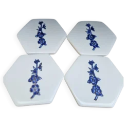 Neuf – coffret de 4 sous-verres hexagonaux en porcelaine peinte à la m