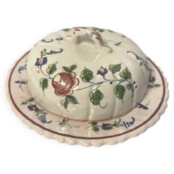 Nevers, cloche à fromage ou beurrier en faïence fleurie début XXème