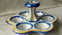 Oeufrier coquetier en faience de quimper hb