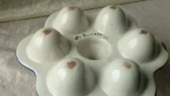 Oeufrier coquetier en faience de quimper hb