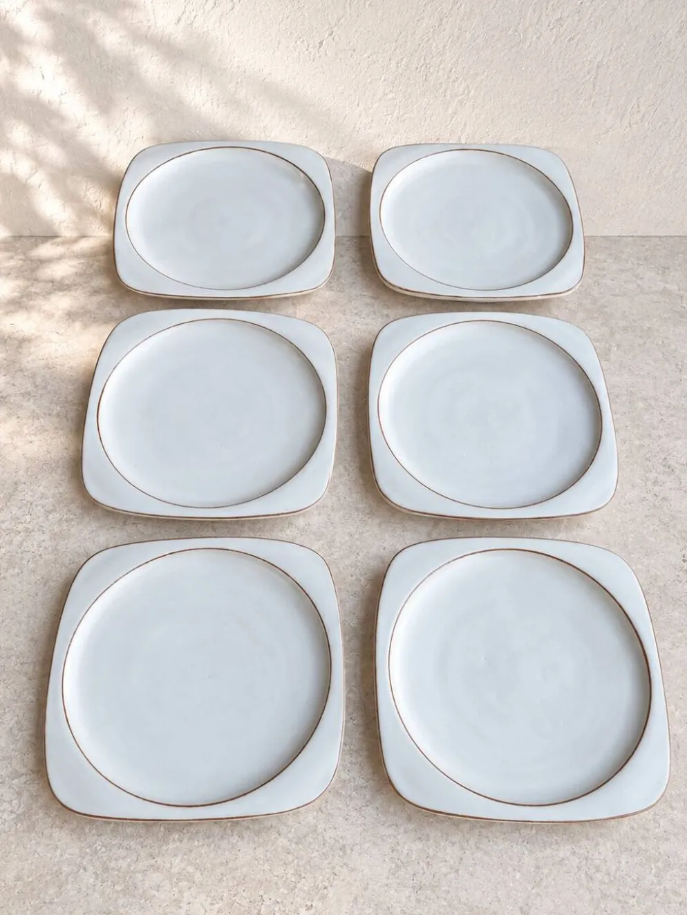 Olivier Roy Vallauris – 6 assiettes carrées en céramique – 1972