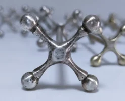 Onze porte-couteau "croisillons" métal design années 70