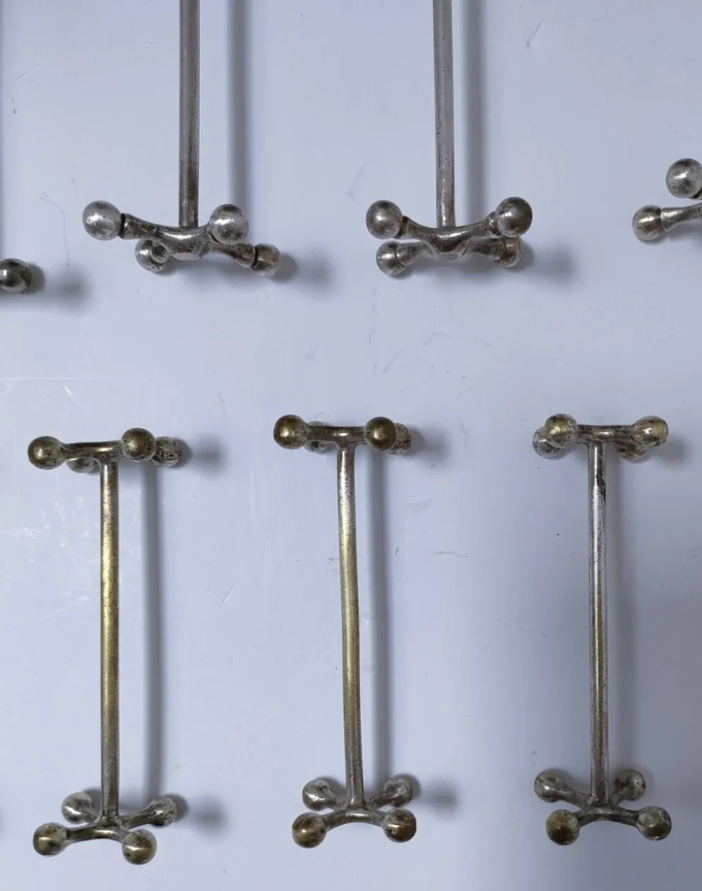 Onze porte-couteau "croisillons" métal design années 70