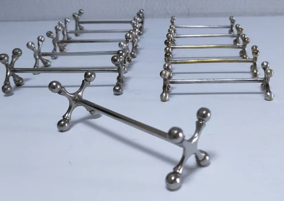 Onze porte-couteau "croisillons" métal design années 70