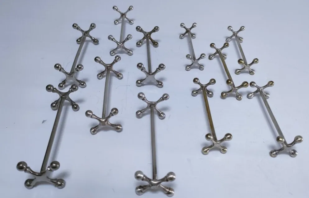 Onze porte-couteau "croisillons" métal design années 70