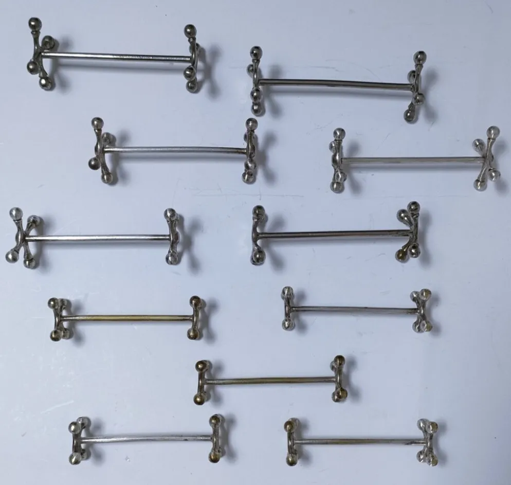 Onze porte-couteau "croisillons" métal design années 70