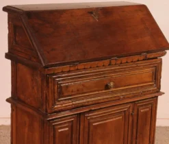 Oratoire de style Renaissance italienne en noyer avec un petit théâtre — XVIIe siècle