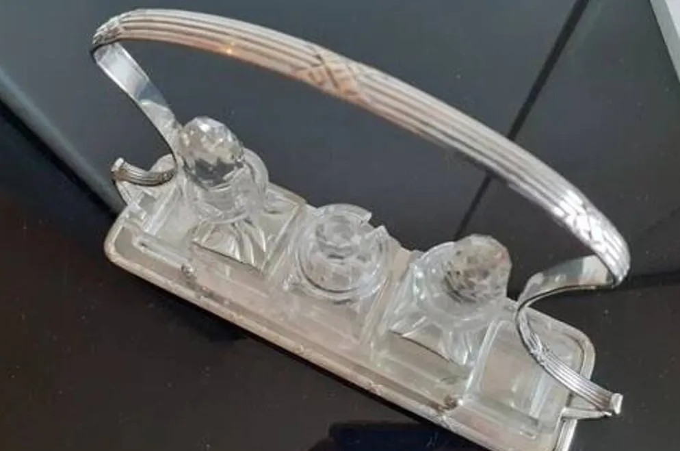 Orfèvre Bouillet bourdelle / Service à condiments en métal argenté et verre