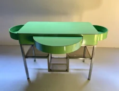 Originale table basse / bureau d'enfant, années 70