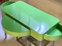 Originale table basse / bureau d'enfant, années 70