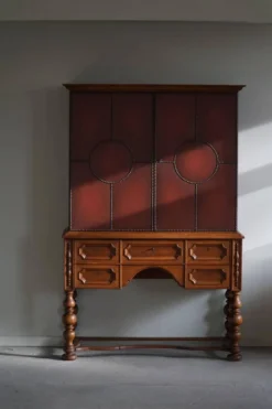 Otto Schulz, armoire moderne suédoise en cuir, chêne et clous en laiton, années 1930