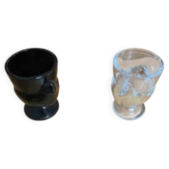 Paire Ancien Coquetier Forme Poule Opaline Noire & Verre Moulé Vintage