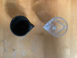 Paire Ancien Coquetier Forme Poule Opaline Noire & Verre Moulé Vintage