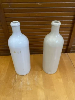 Paire ancienne bouteille mkm grès émaillé beige + blanc cuisine vintag