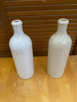 Paire ancienne bouteille mkm grès émaillé beige + blanc cuisine vintag