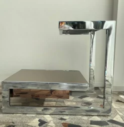 Paire chevets/tables appoint chrome et verre fumé (miroir), avec tiroirs.