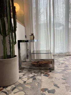 Paire chevets/tables appoint chrome et verre fumé (miroir), avec tiroirs.