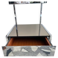 Paire chevets/tables appoint chrome et verre fumé (miroir), avec tiroirs.