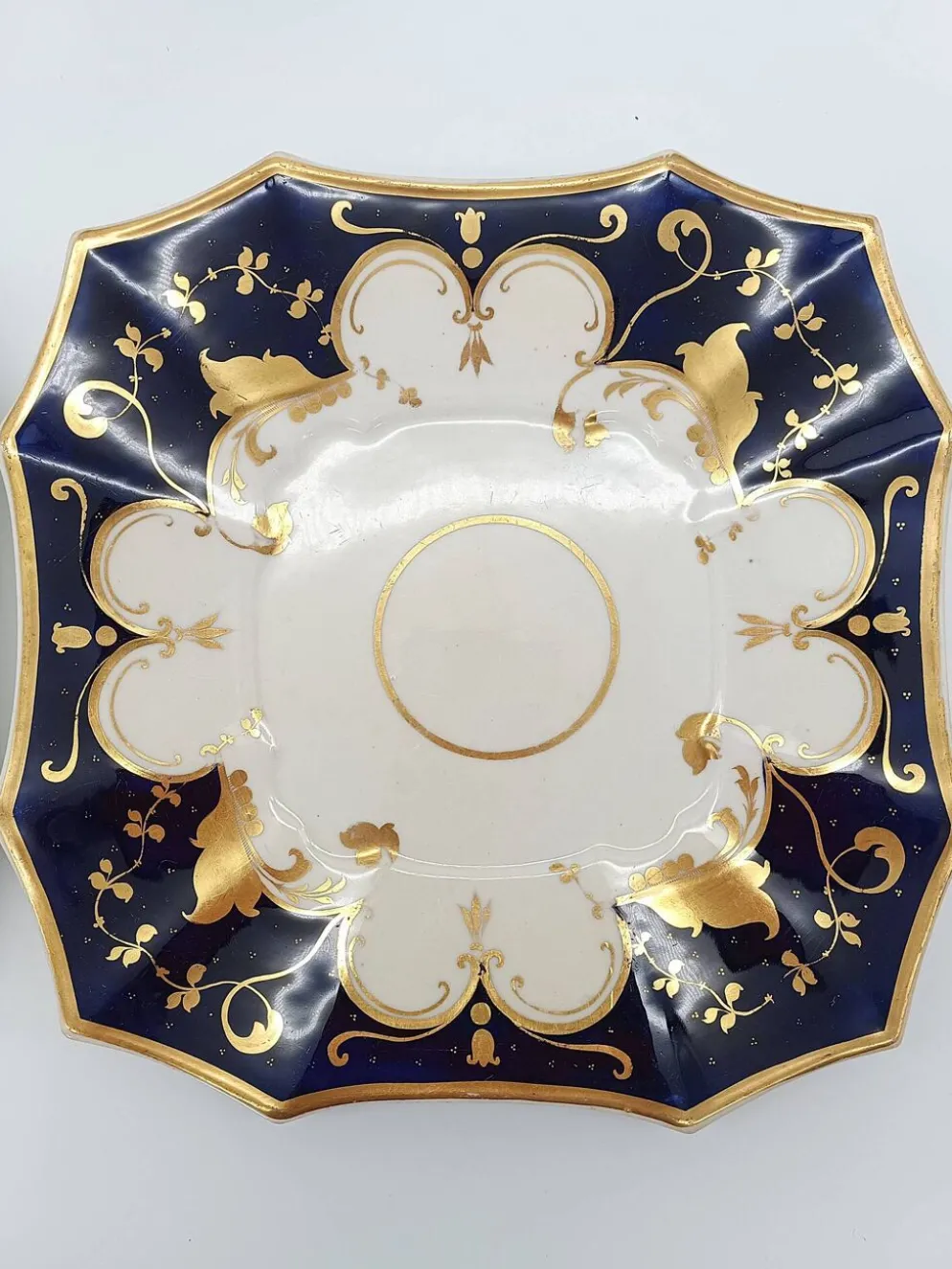 Paire d'Assiettes Carrées Porcelaine de Paris Cobalt et Or Style Empire